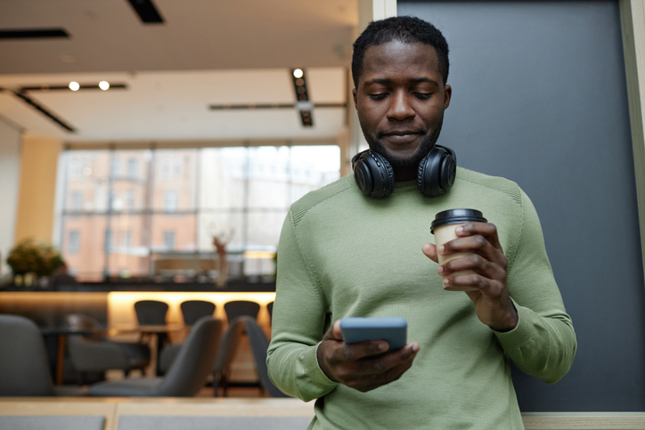 6 Positive Lifestyle Apps - Black Man Using Smartphone