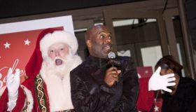 Macy's Metro Center Unveils Its Christmas Windows