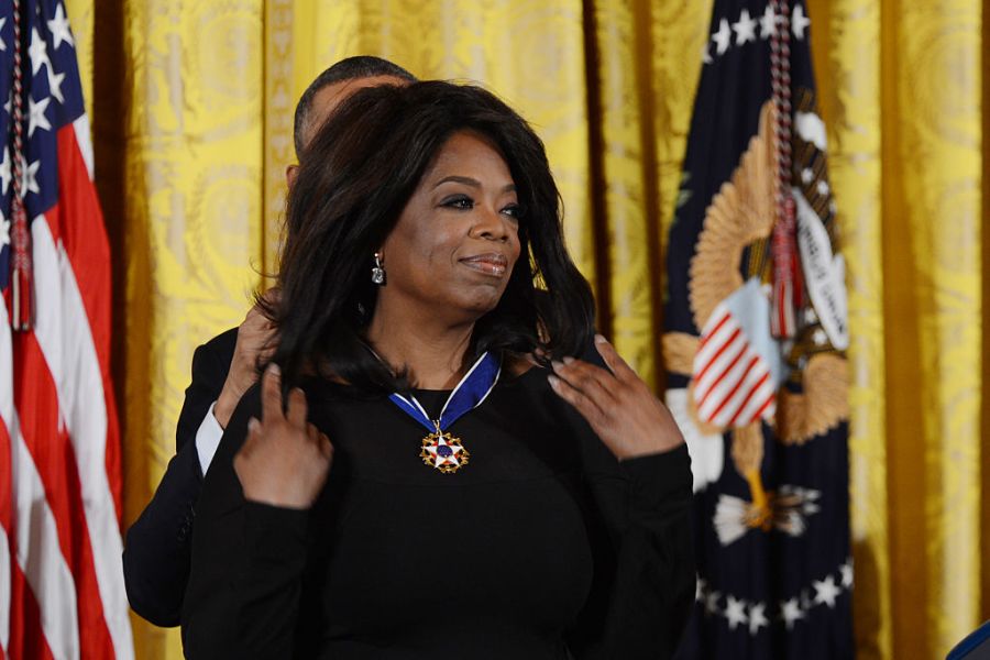 President Barack Obama awards the 2013 Presidential Medal of Freedom to operah Winfrey